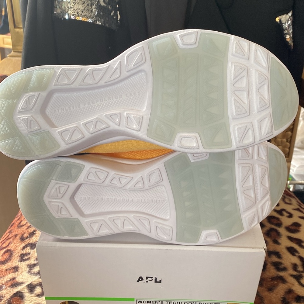 NIB APL Women,s Techloom Breeze Marigolds/Midnight White lowest price no offers - Picture 6 of 6